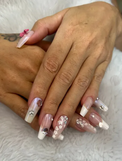 Manicure — trabalho da Espaço Nanna Oliveira